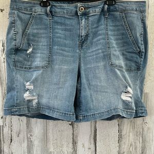TORRID Blue Light Wash Distressed Jean Shorts 22